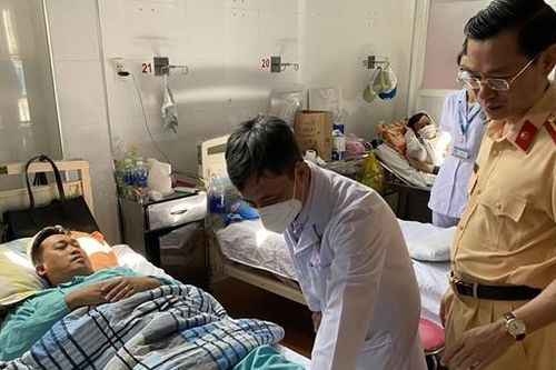 Thăm hỏi Đại úy Công an bị đối tượng say xỉn tông gãy chân