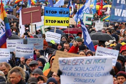 Châu Âu: Biểu tình phản đối cung cấp vũ khí cho Ukraine
