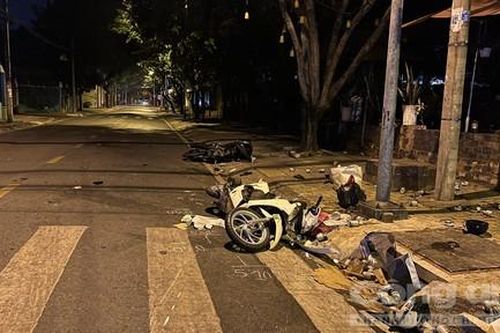 Ô tô hất văng 5 người rồi bỏ chạy sau đó quay lại hiện trường