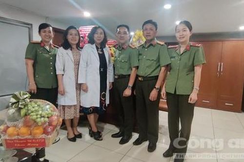 Chuyên đề Công an TPHCM thăm, chúc mừng nhân ngày Thầy thuốc Việt Nam