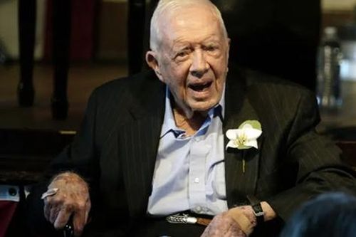 Con cháu túc trực bên giường của cựu Tổng thống Jimmy Carter