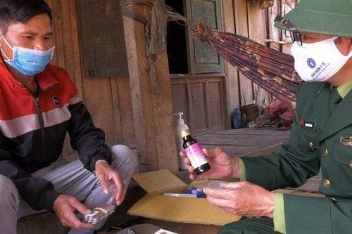 Người thầy thuốc mang 'quân hàm xanh' nơi biên viễn
