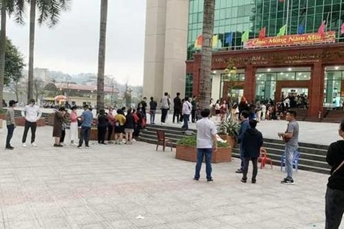 Bên kia là Hà Khẩu…