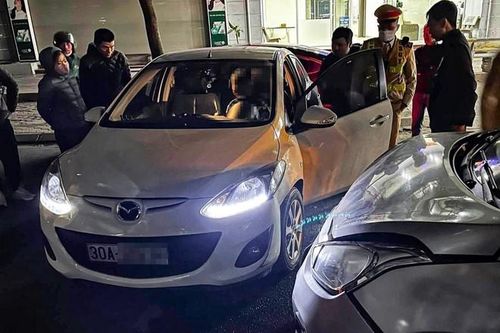 Thông tin mới nhất vụ 4 xe ô tô va chạm trong khu đô thị Văn Khê