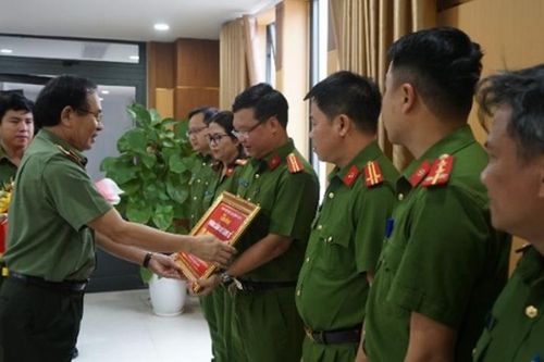 Chủ tịch UBND TP Đà Nẵng khen thưởng nhiều đơn vị Công an có thành tích nổi bật