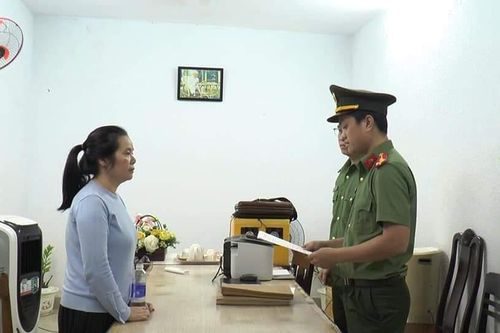 Nữ Giám đốc đưa người trốn ra nước ngoài dưới hình thức du lịch