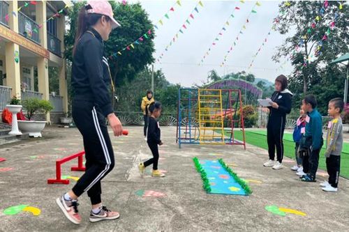 Một ngày đánh giá chuẩn mầm non 5 tuổi tại điểm trường vùng cao