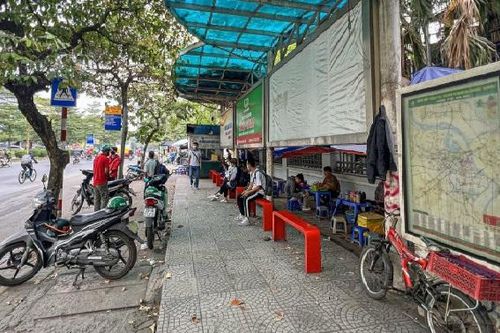 Hà Nội: Hạ tầng giao thông cho xe buýt chưa được đảm bảo