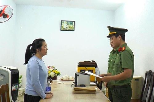 Bắt nữ giám đốc đưa người trốn đi nước ngoài dưới hình thức du lịch
