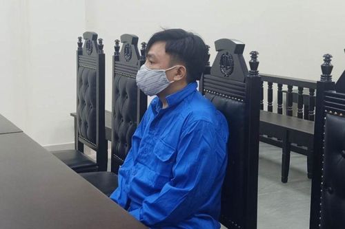 Cho người khác trốn đi nước ngoài bằng cách 'trà trộn' vào Đoàn công tác của Bộ Nông nghiệp