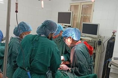 Kịp thời cứu sống mẹ con sản phụ bị vỡ tử cung nguy kịch