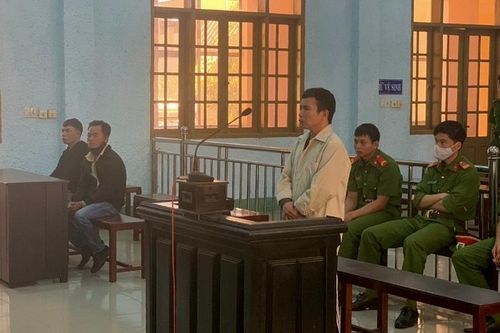 Đâm cháu ruột tử vong vì bị gọi dậy hát karaoke