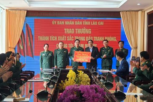 Trao thưởng thành tích đấu tranh phòng, chống tội phạm ma túy