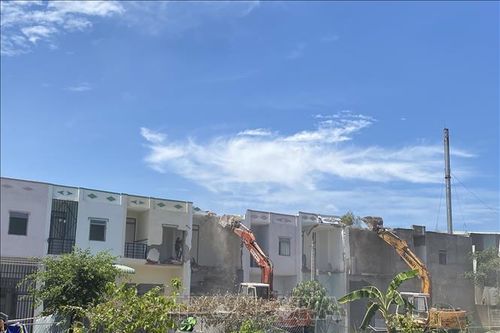 Cưỡng chế tháo dỡ 12 căn nhà xây dựng trái phép của một cá nhân ở Bình Dương
