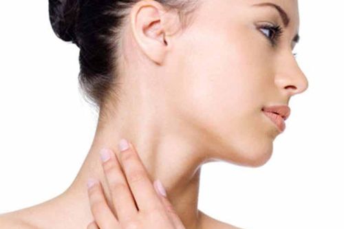 Mách chị em cách chăm sóc da vùng cổ
