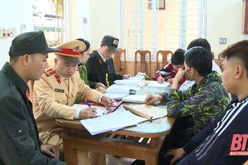 Xử phạt hơn 10 triệu đồng đối với 5 thanh, thiếu niên vi phạm Luật An toàn giao thông
