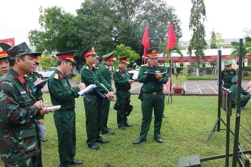 Bộ Chỉ huy Quân sự tỉnh Khánh Hòa kiểm tra và chấm điểm mô hình học cụ, vật chất huấn luyện năm 2023
