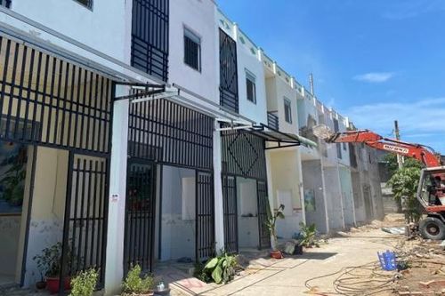 Tân Uyên (Bình Dương): Cưỡng chế tháo dỡ 12 căn nhà xây dựng không phép