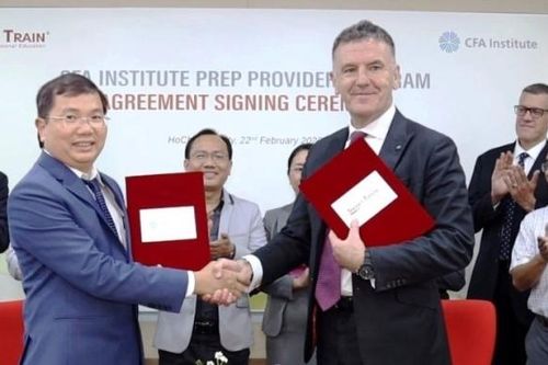 Ký kết hợp tác phát triển nguồn nhân lực ngành phân tích tài chính