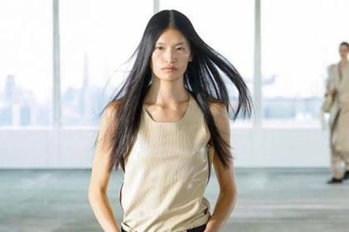 Lạ lùng: Vỏ con nhảy tanh tách lại hóa thành vải da may trang phục vạn người mê