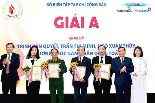 36 tác phẩm được trao giải báo chí 'Ngọn lửa'