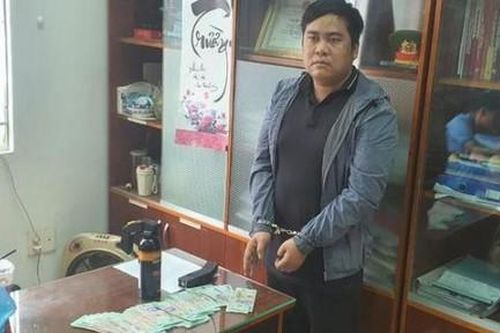 Dàn cảnh chuyển tiền, dùng bình xịt hơi cay để cướp tài sản