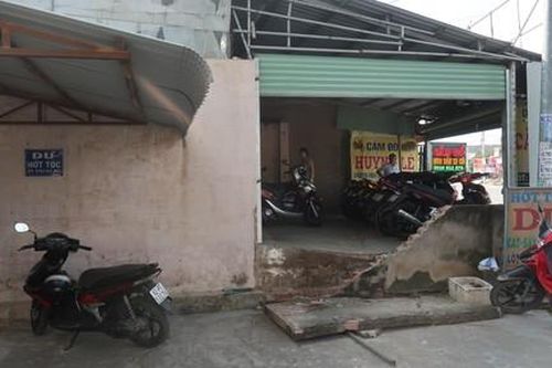 Nhóm đối tượng táo tợn đục tường tiệm cầm đồ trộm 8 chiếc xe máy