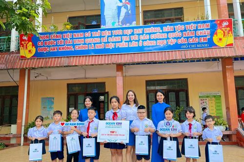 Hành trình giúp hàng triệu học sinh giỏi tiếng Anh