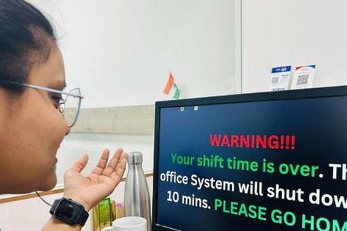 'Hãy về nhà!' - công ty gửi thông điệp trên máy tính, 'bắt' nhân viên nghỉ đúng giờ