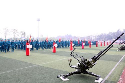 Quận Hoàng Mai: Đảm bảo huấn luyện trên 85% quân số đạt khá, giỏi