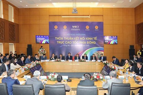 Hội nghị triển khai thỏa thuận kết nối kinh tế trục cao tốc phía đông