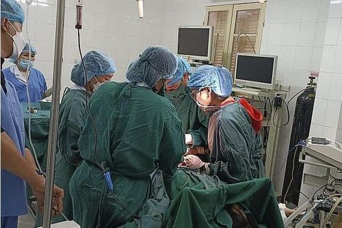 Cứu mẹ con sản phụ nguy kịch