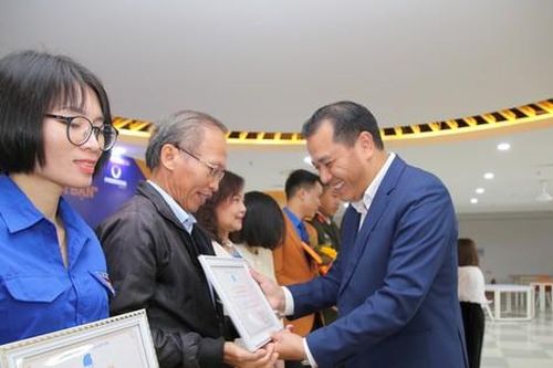 Trao giải cuộc thi trực tuyến 'Cuốn sách thay đổi cuộc đời'
