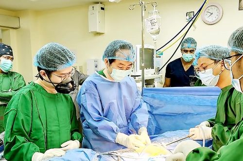 Việt Nam chuyển giao kỹ thuật phẫu thuật robot cho Philippines