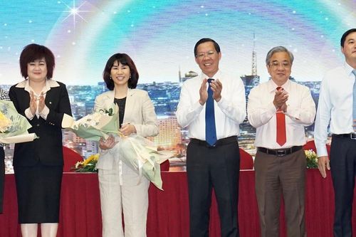 Doanh nghiệp than lãi vay cao, ngân hàng nói sẽ giảm