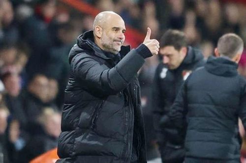 Guardiola khó chịu khi được hỏi về 'cú ăn ba'