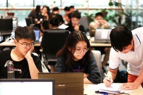 Thi clip về Câu chuyện đẹp công sở