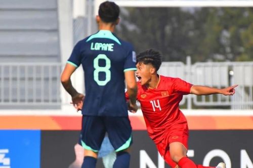 Quốc Việt lập siêu phẩm giúp U20 Việt Nam đánh bại U20 Australia