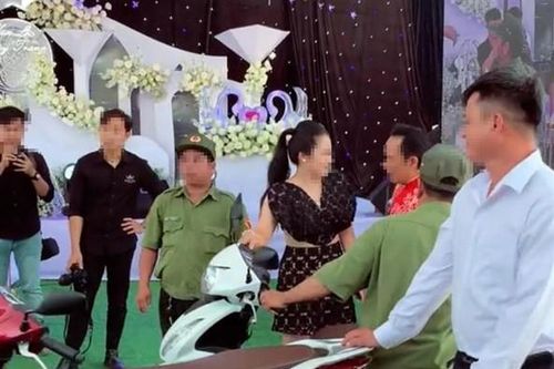 Dự đám cưới ở Bình Dương, khách được tặng xe máy đem về