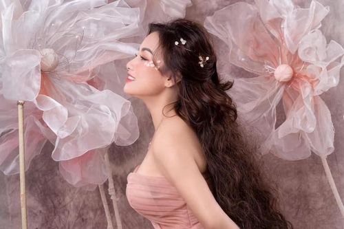 'Đập đi xây lại', Quỳnh Trần JP lộ vòng 1 to bất thường