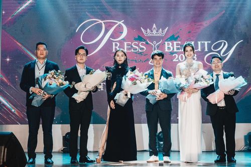 Nữ sinh trường Báo thể hiện tư duy sắc bén về các vấn đề xã hội