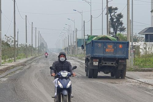 Đường đầu tư hơn 150 tỷ đồng chưa bàn giao đã xuống cấp nghiêm trọng