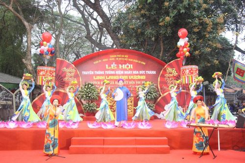 Lễ hội truyền thống kỷ niệm Ngày hóa của Đức Thánh Linh Lang Đại Vương