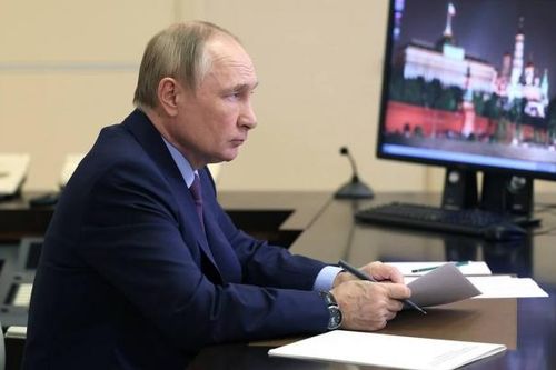 Ông Putin ký luật về tiếng Nga và sử dụng từ nước ngoài