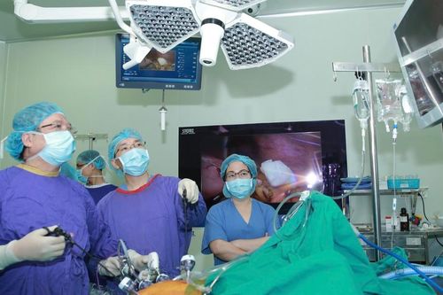 Từ 1/3, BV Việt Đức hạn chế phẫu thuật do cạn kiệt hóa chất, vật tư y tế