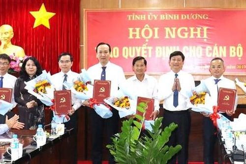Bình Dương trao các quyết định điều động, bổ nhiệm cán bộ