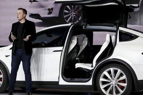 Tesla bị kiện do phóng đại công nghệ tự lái