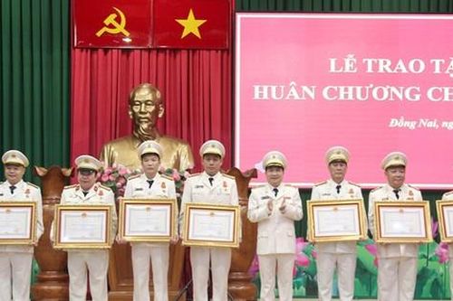 Tặng thưởng Huân chương Chiến công cho nhiều tập thể, cá nhân Công an tỉnh Đồng Nai