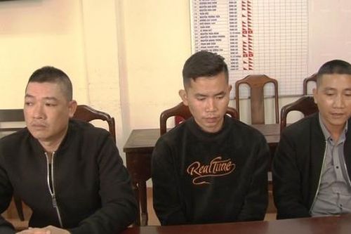 Bắt giữ ba đối tượng chém người trọng thương trong sau trận ẩu đả trước quán bar