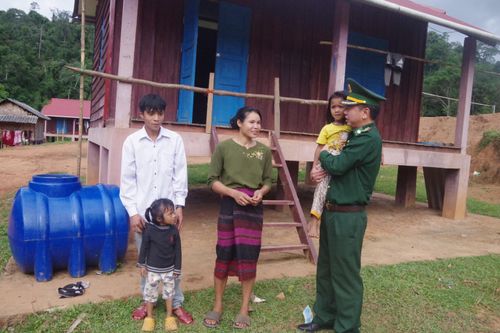 'Bản hạnh phúc' của những hộ dân mang trong mình hai dòng máu Việt Nam - Lào